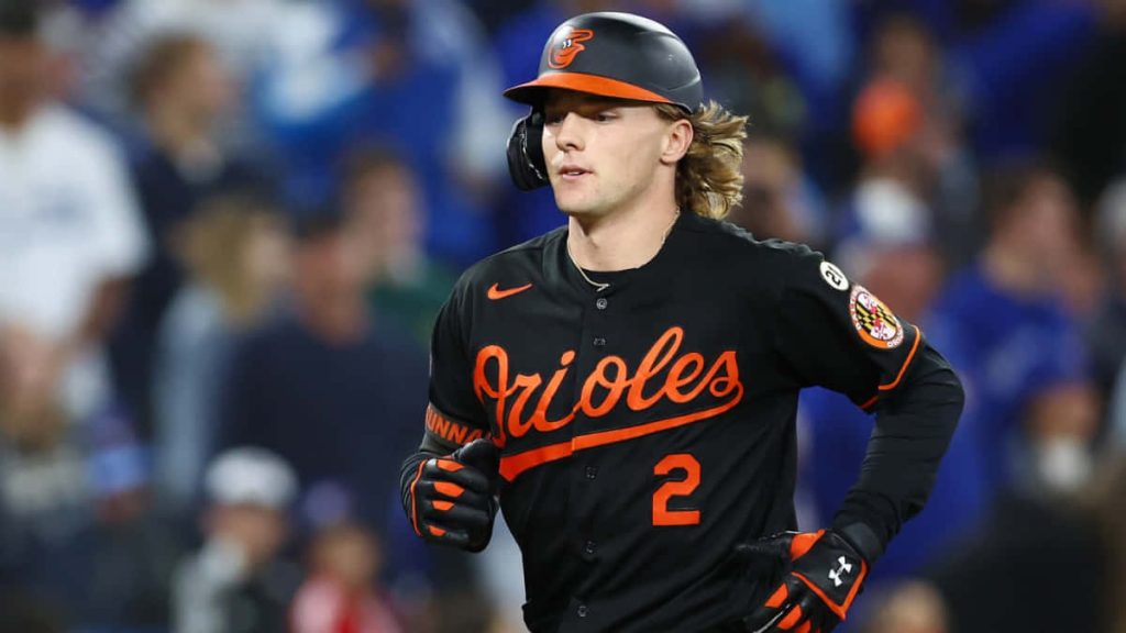 Baltimore Orioles Gunnar Henderson running in black jersey number 2 action shot wallpaper