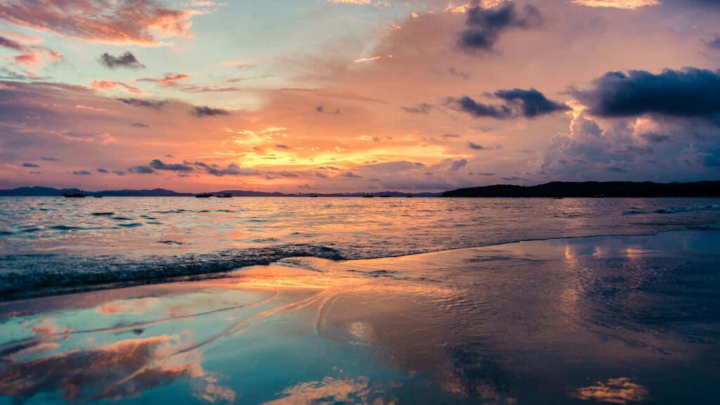 HD Tropical Beach Wallpaper: Stunning Sunset & Tranquil Ocean Scene