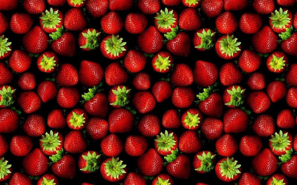 Vibrant HD Wallpaper: Close-Up of Fresh Ripe Strawberries Background