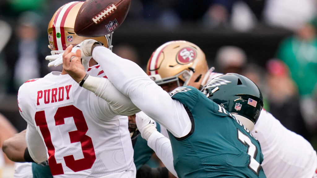 Haason Reddick: NFL Linebacker Wallpaper - Intense Game Moment