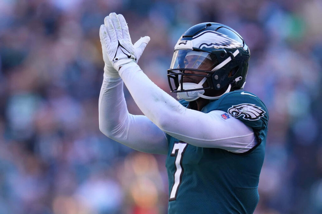 Haason Reddick in Action: Dynamic Eagles Wallpaper Background