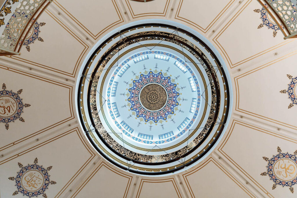 Majestic Islamic Architectural Splendor: A High-Definition Capture of Habib Canadian Bank's Exquisite Ceiling in the Middle East Wallpaper