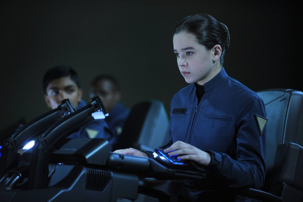 Hailee Steinfeld as Petra Arkanian in Enders Game futuristic command center blue uniform wallpaper