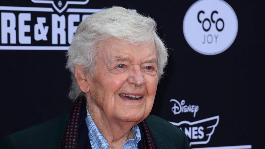 Hal Holbrook smiling warmly at red carpet event dark branded backdrop high-resolution portrait Wallpaper