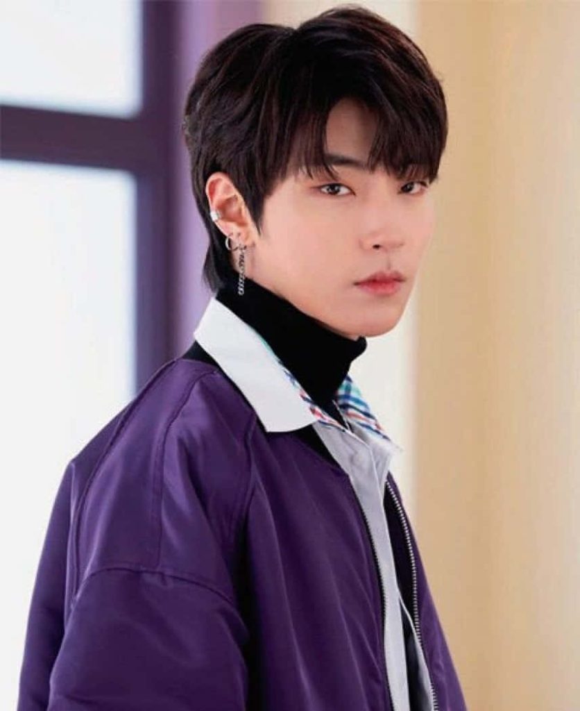 Han Seo-jun in stylish purple jacket black turtleneck silver earrings soft-lit True Beauty wallpaper