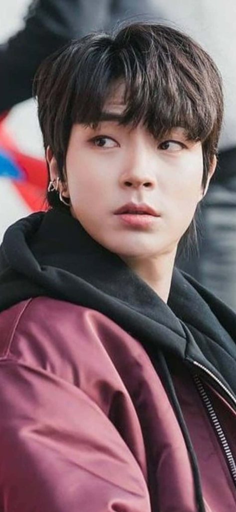 Han Seo-jun intense gaze True Beauty K-drama Hwang In-youp maroon bomber jacket wallpaper