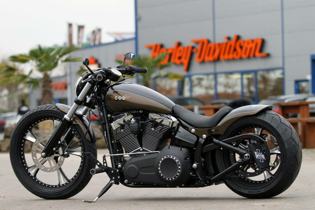 Harley Breakout Bobber: Sleek Custom Motorcycle Wallpaper Background