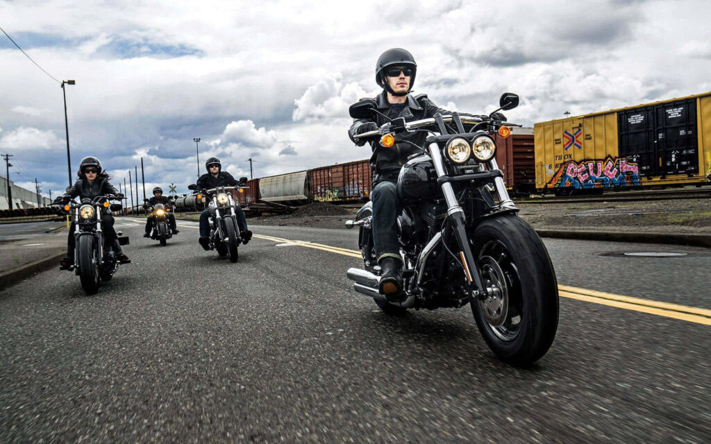 Dynamic Harley Davidson Riders Wallpaper: Power & Style on the Road