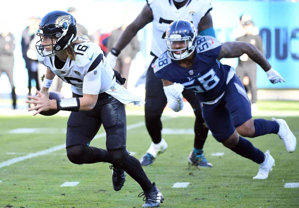 Harold Landry in Action: Intense Linebacker Wallpaper Background