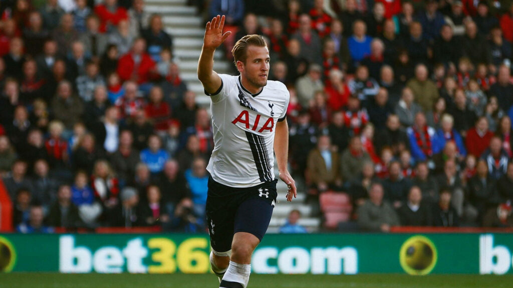 Harry Kane Football Wallpaper: Tottenham Star in Action