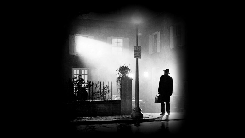 Eerie Exorcist Wallpaper: Haunting Silhouette Under Streetlight