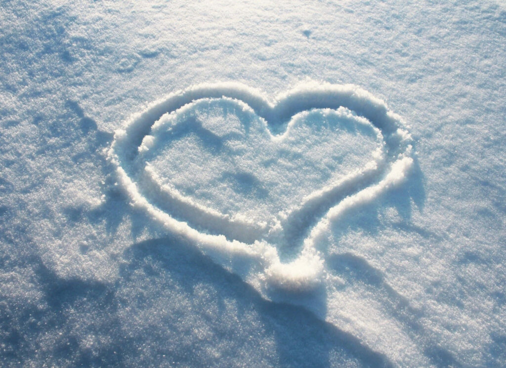 Romantic Winter Wallpaper: Heart in Pristine Snowlight