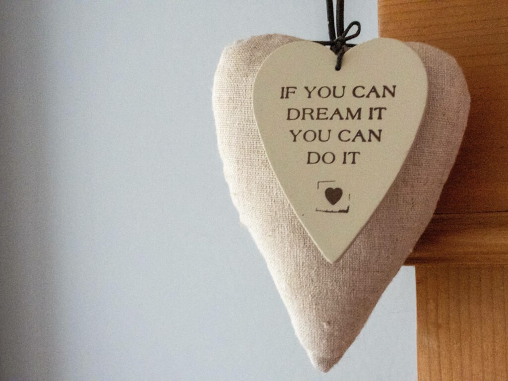 Inspiring Heart-Shaped Decoration Wallpaper: Dream It, Do It