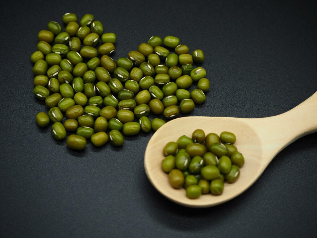 Heart-Shaped Mung Beans Wallpaper: Natural Beauty & Simplicity