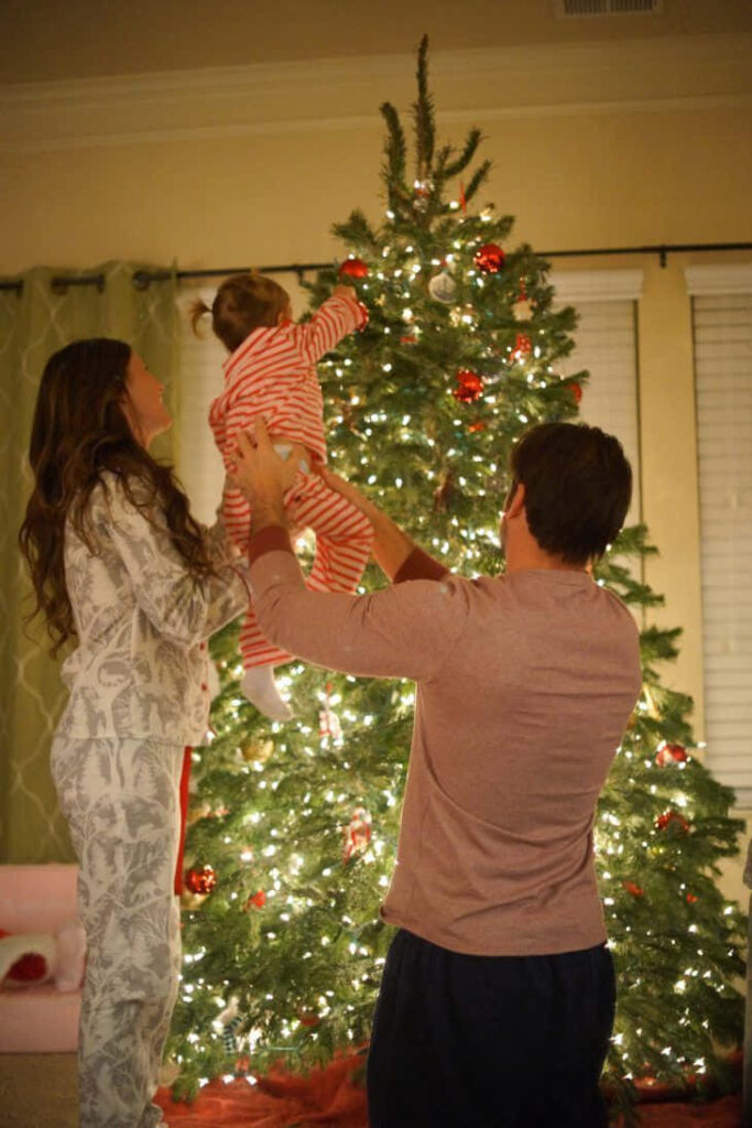 Cozy Family Christmas Tree Decorating: Heartwarming Holiday Moments Wallpaper