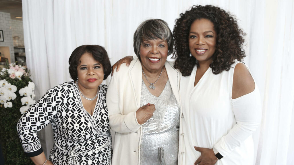 Oprah Winfrey Family Wallpaper: Heartwarming Love and Togetherness