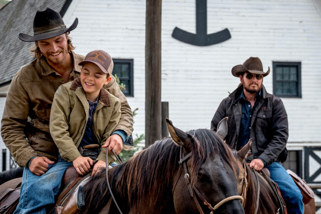 Heartwarming Dutton Men Wallpaper: Family Bonding on Yellowstone Ranch