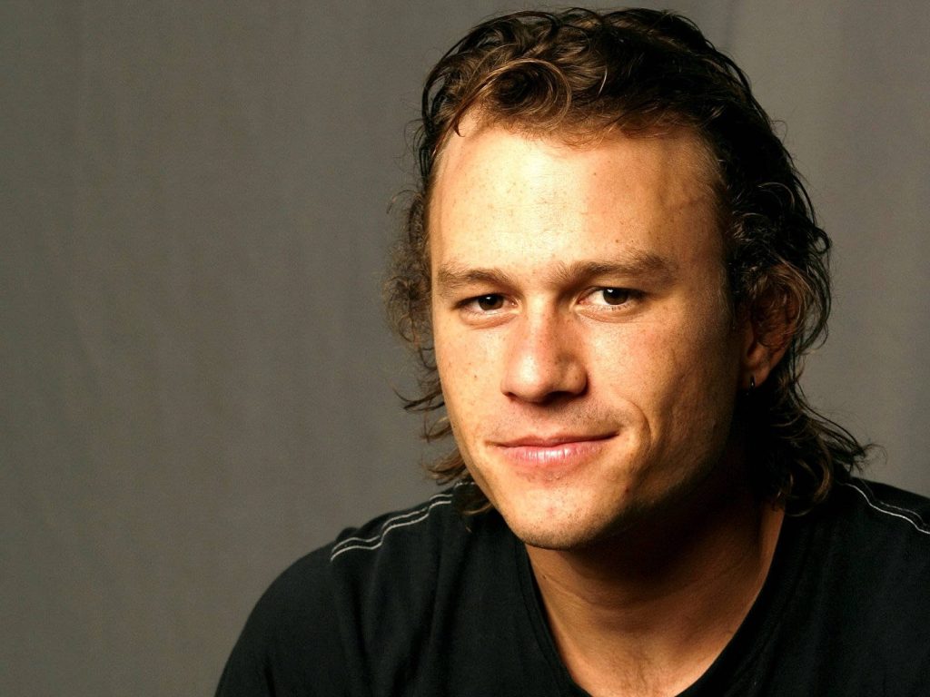 Heath Ledger close-up portrait with messy hair calm gaze black t-shirt gray background wallpaper