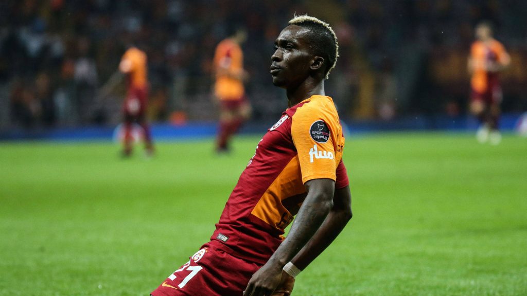 Henry Onyekuru in Galatasaray red orange jersey football action shot stadium background wallpaper
