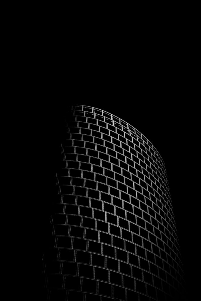 AMOLED-Friendly Wallpaper: Cylindrical Architecture on Black Background