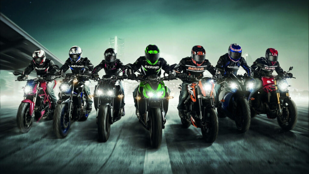 Vibrant Kawasaki Z1000 Riders in Urban High-Def 1920x1080 Wallpaper