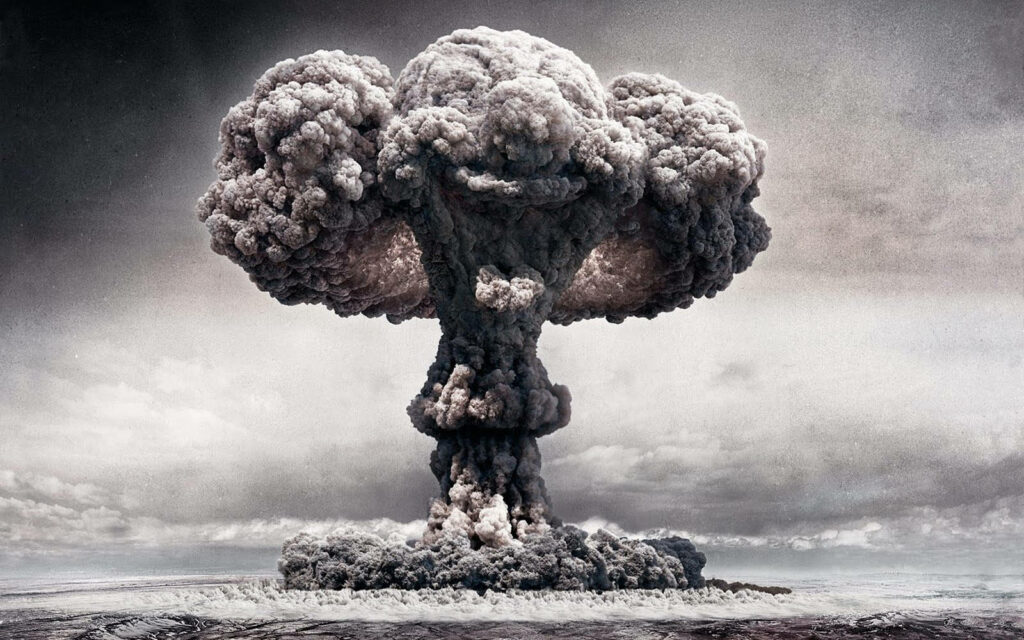 High-Definition Atomic Explosion Wallpaper: Dramatic Mushroom Cloud