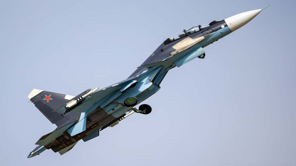 Dynamic Aviators: Majestic Sukhoi Su-30 Airborne Acrobatics Wallpaper
