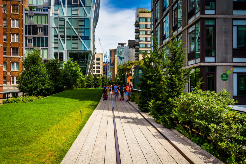 High Line NYC: Tourists Amidst Green Foliage and Urban Beauty Wallpaper