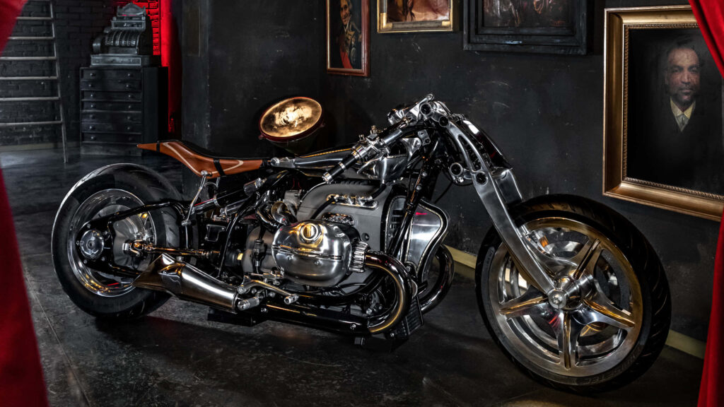 High-Performance Motorcycle Wallpaper: 2560x1440 Stunning Design