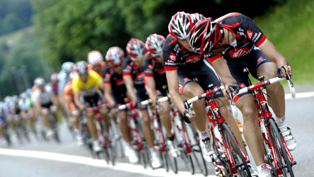 High-Resolution 4K Cycling Race Wallpaper - Scenic Outdoor Background