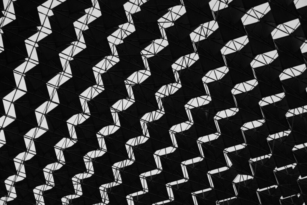 Dynamic Monochrome Zigzag Wallpaper - High-Res Abstract Background