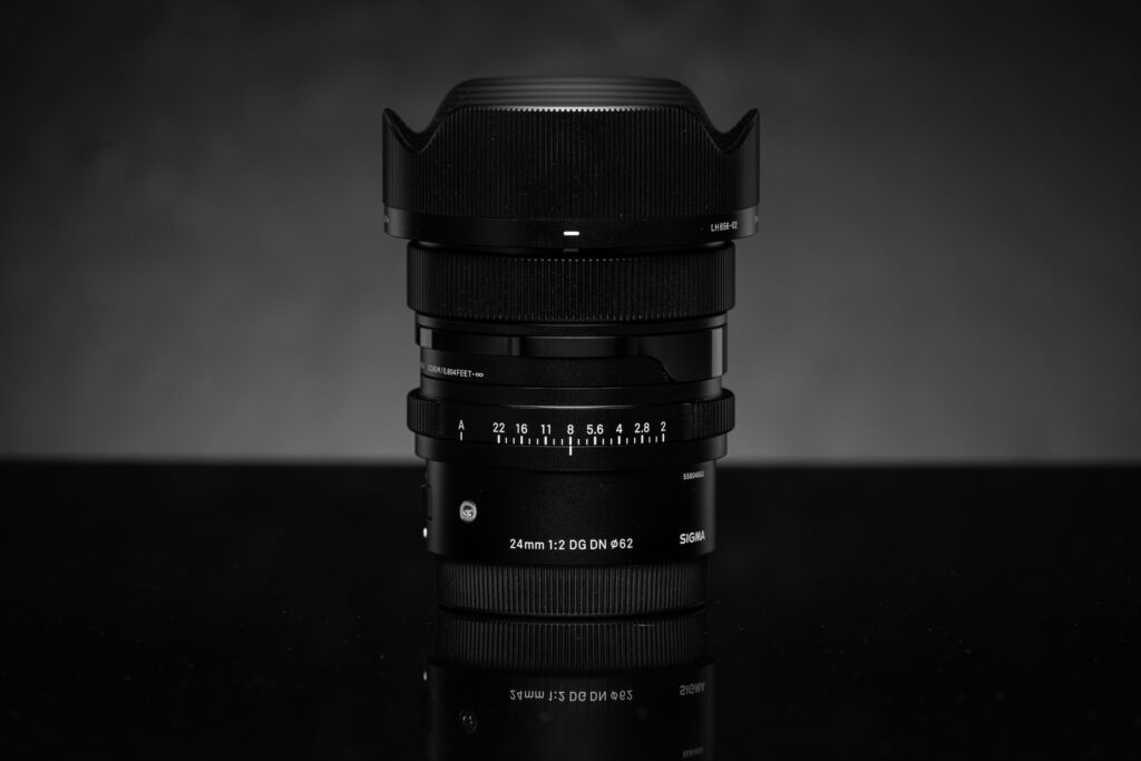 High-Resolution Black & White Camera Lens Wallpaper for Photography Lovers