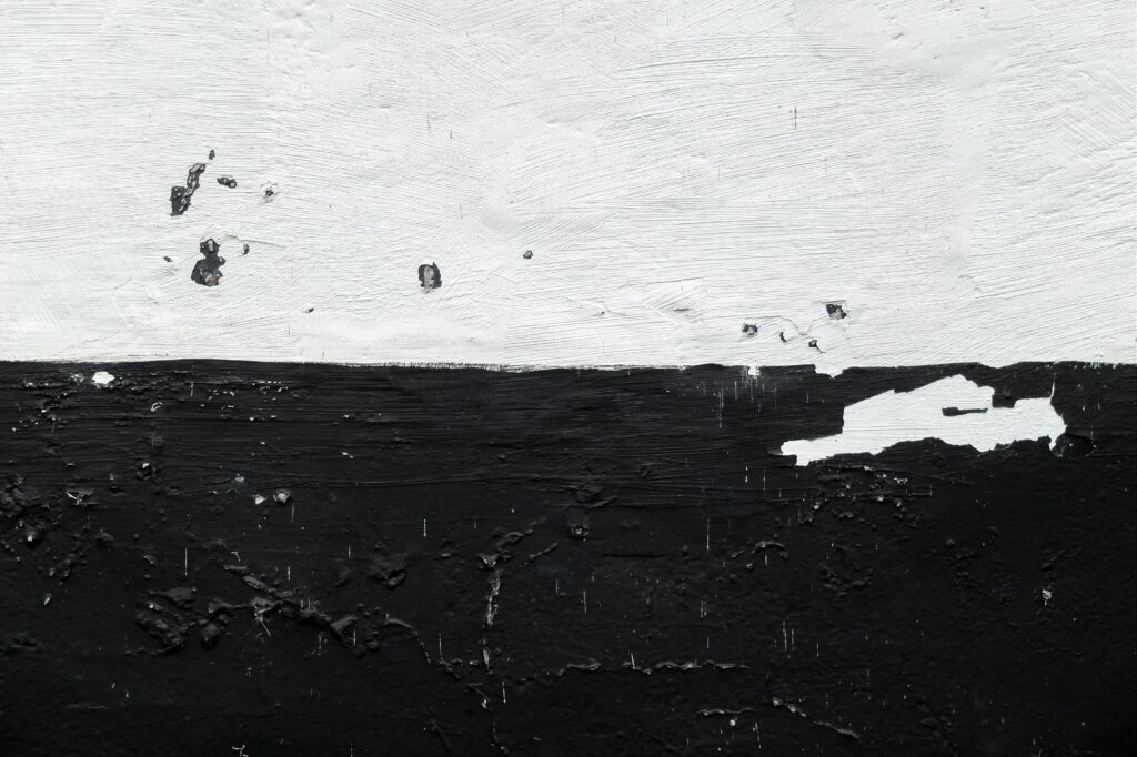 High-Resolution Black & White Grunge Abstract Wallpaper Background