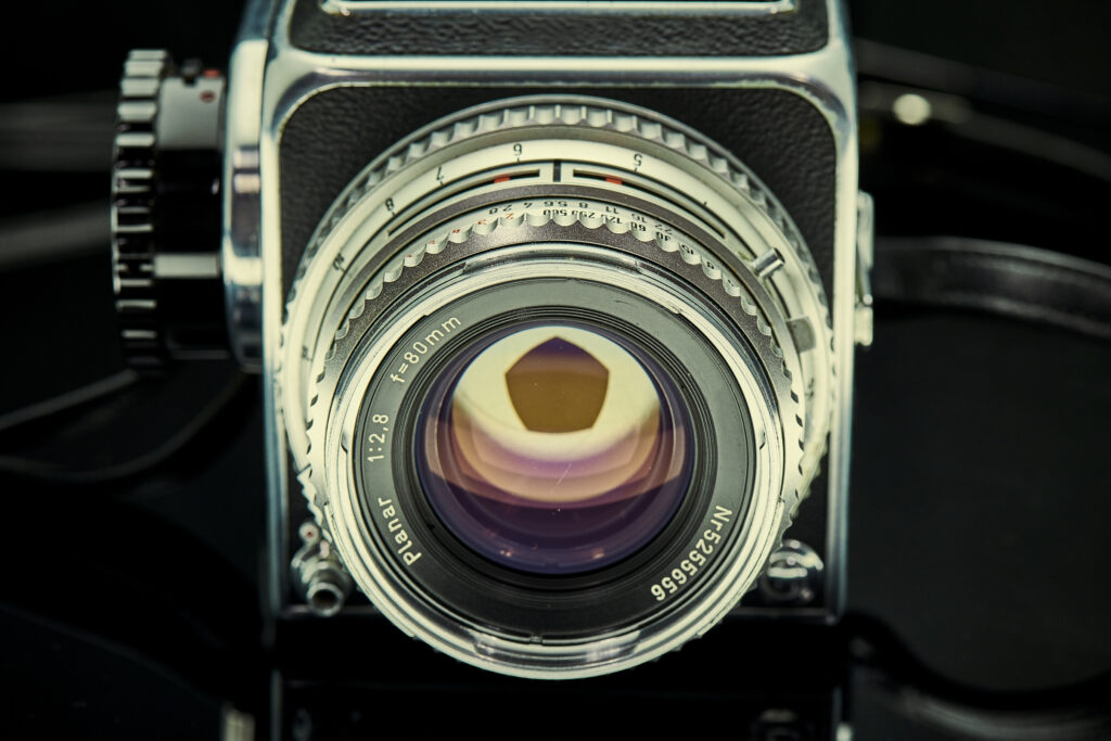 Vintage Camera Lens Close-Up Wallpaper – High-Res 7500x5000 Background