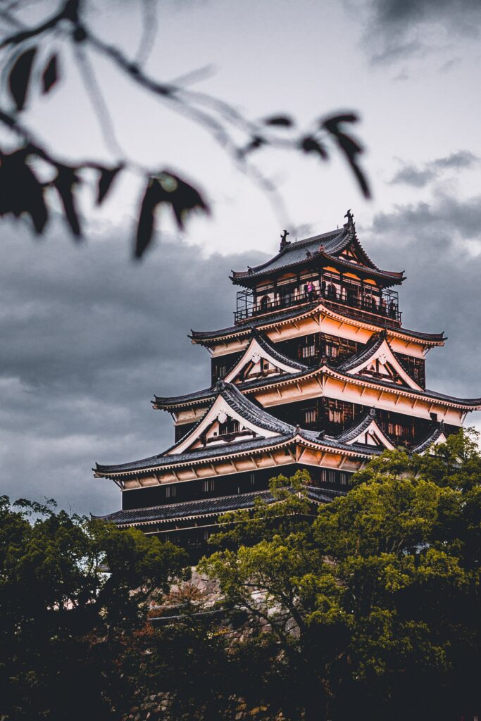 Stunning Hiroshima Castle Wallpaper: Traditional Design & Lush Greens