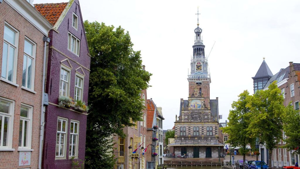 Historic Alkmaar city center with iconic tower traditional Dutch buildings and peaceful canal wallpaper