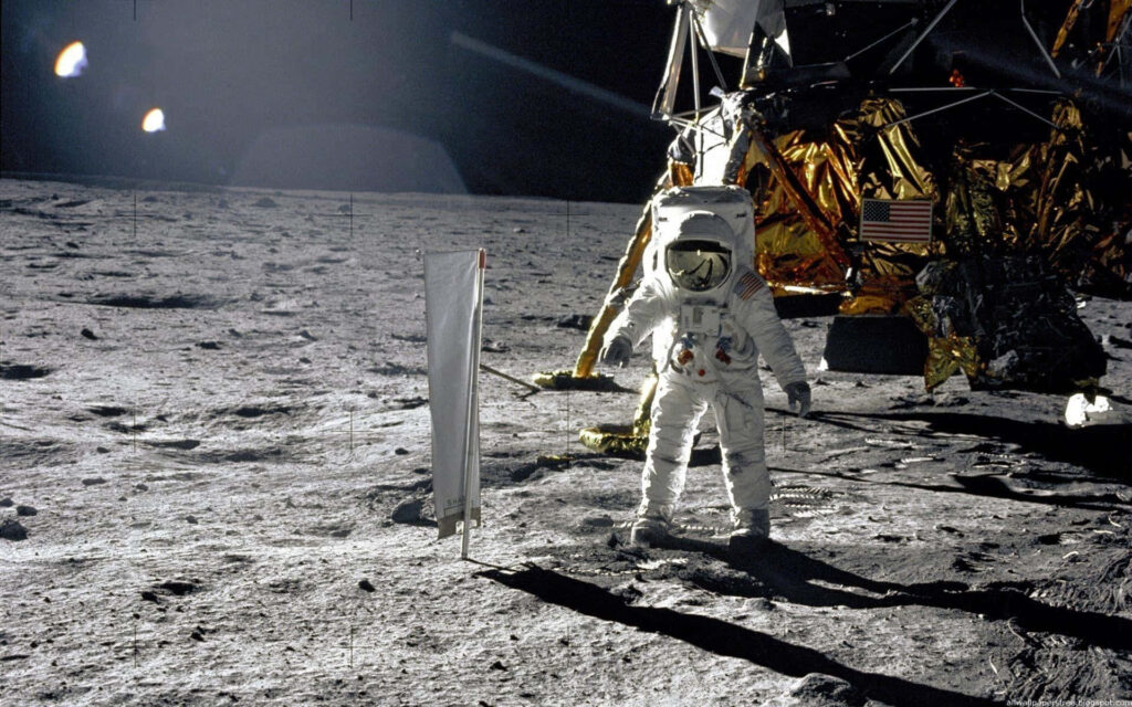 Historic Apollo 11 Wallpaper: Neil Armstrong & Lunar Module