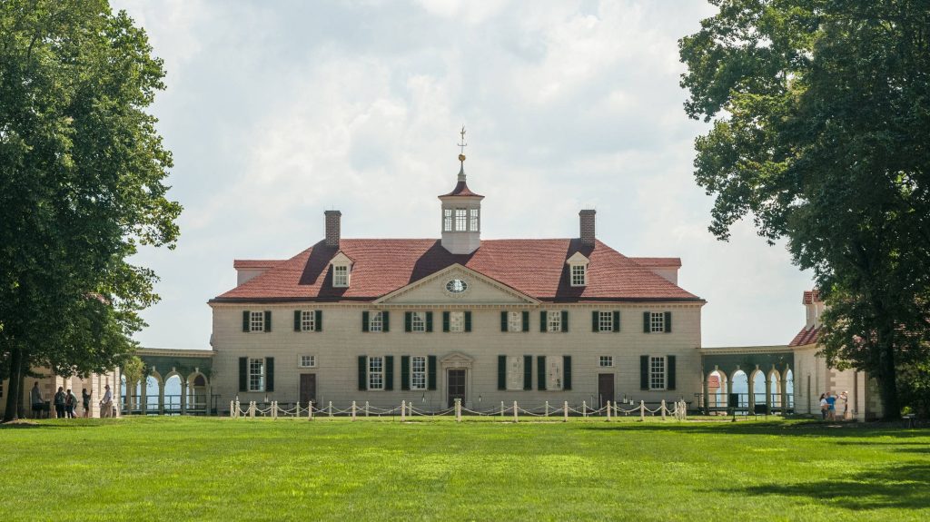 Mount Vernon estate historic mansion with red roof green lawn trees peaceful sunlit wallpaper