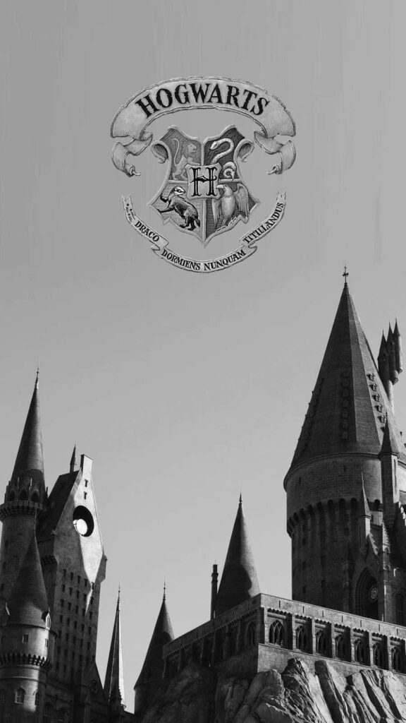 Hogwarts Crest Black and White Wallpaper - Magical Castle Background