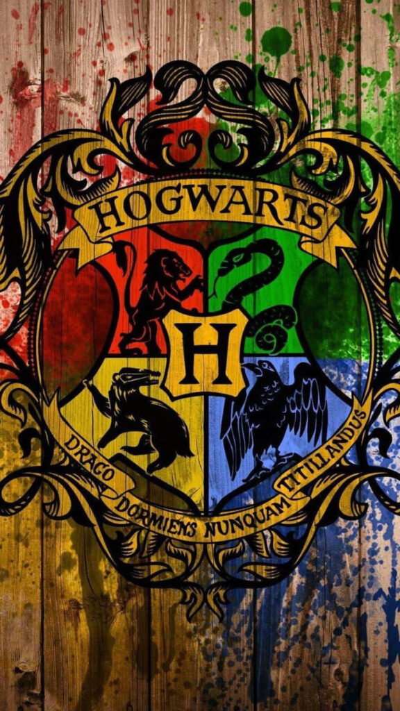 Hogwarts Crest Wallpaper: Iconic Design on Rustic Wood Background