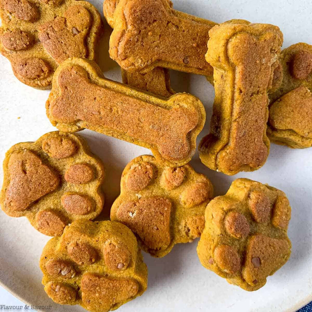 Homemade Dog Treats: Creative Bone & Paw Print Snacks on a Plate Wallpaper