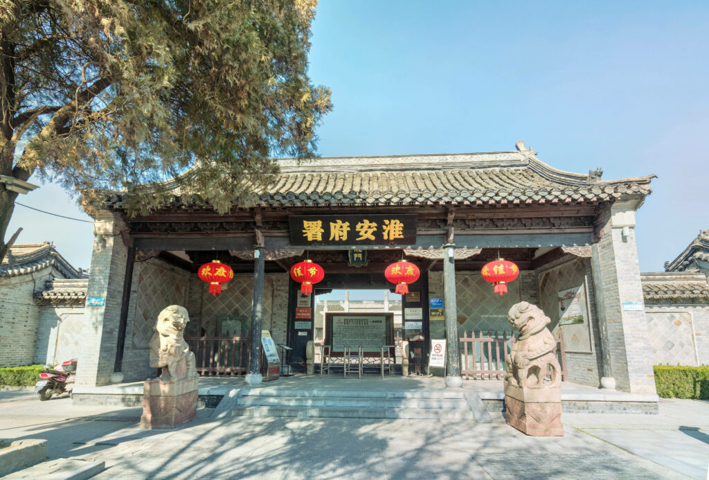 Stunning Huai'an City Wallpaper: Traditional Chinese Architecture & Lanterns
