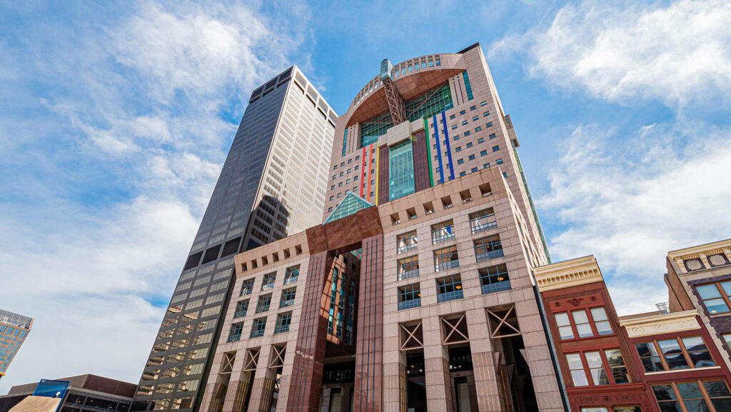 Humana Inc. Building Wallpaper: Striking U.S. Architecture & Blue Sky