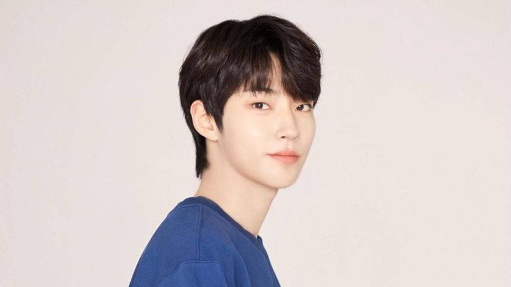 Portrait of South Korean actor Hwang In-Yeop in blue sweatshirt on soft light studio background Wallpaper