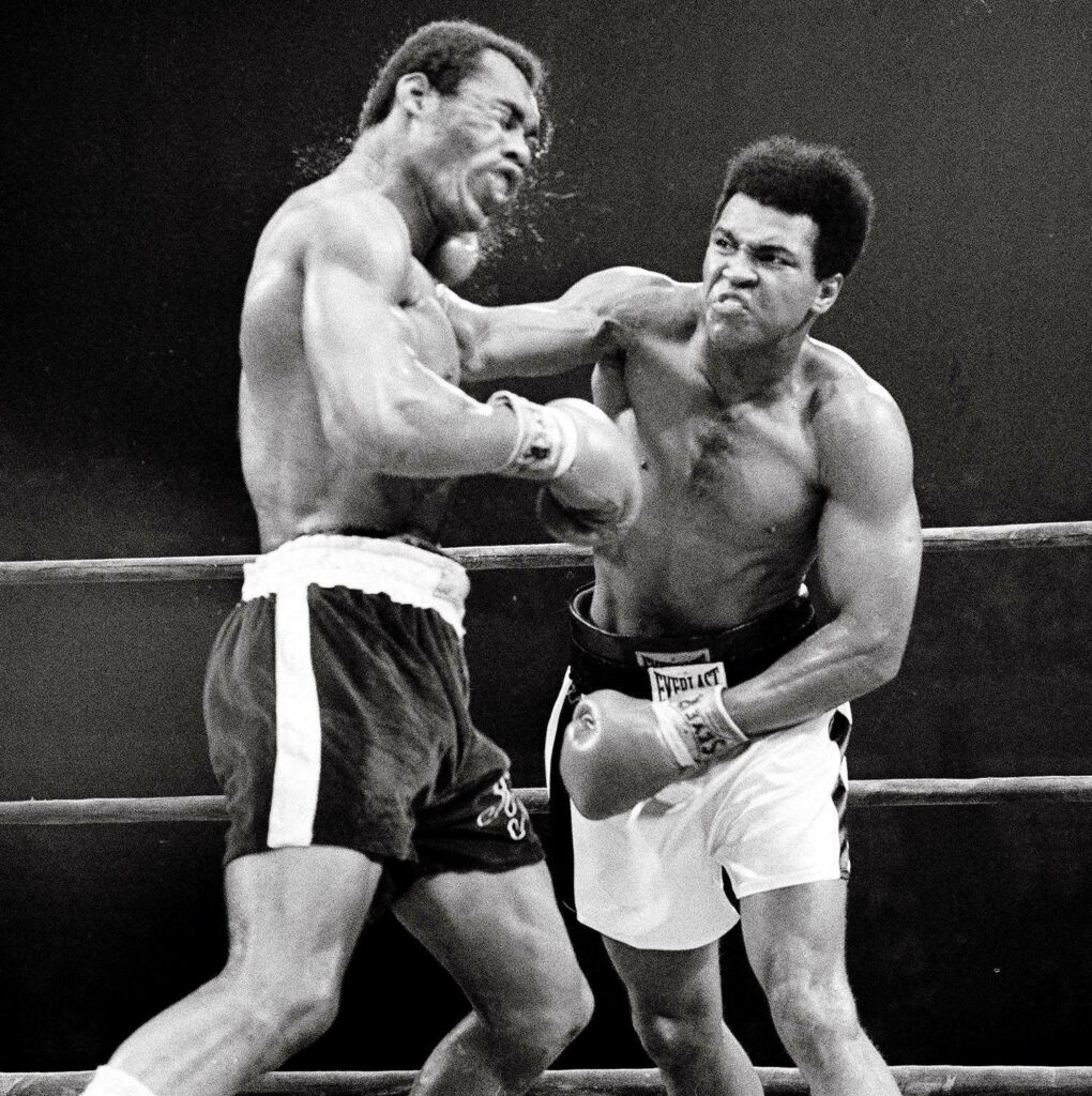 Iconic Boxing Legends: Foreman vs. Ali Wallpaper Background