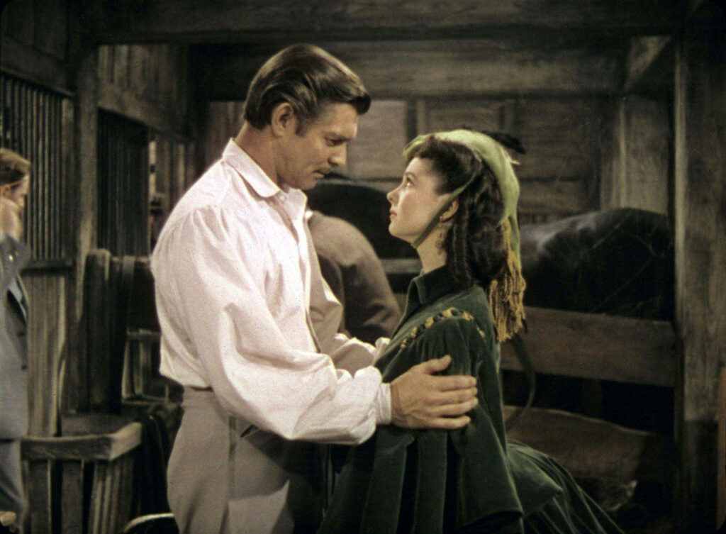 Timeless *Gone With The Wind* Wallpaper - Iconic Scene in Period Costumes