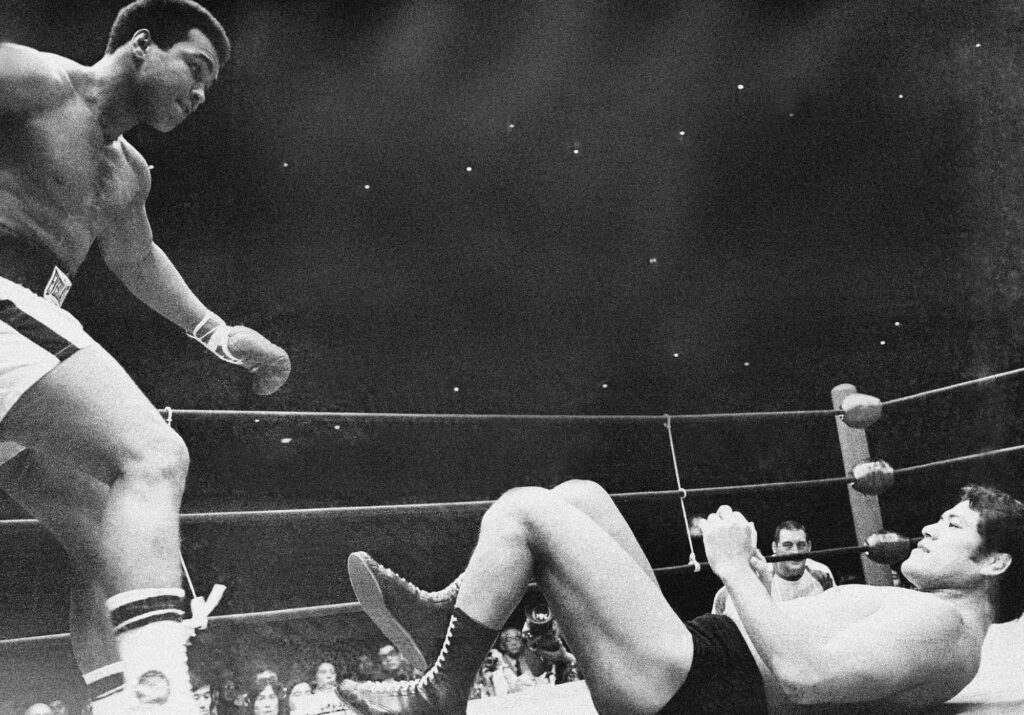 Historic Wrestling vs Boxing Wallpaper: Inoki vs Ali Iconic Moment