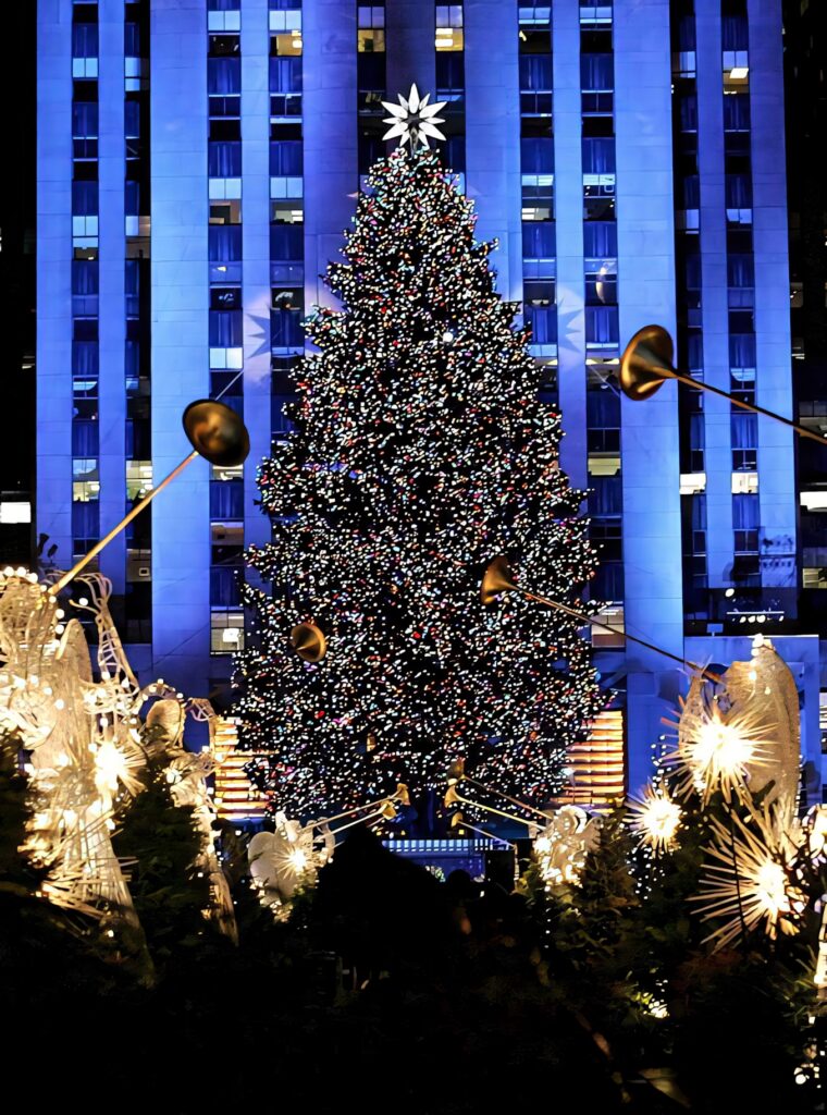 Rockefeller Center Christmas Tree Wallpaper - Festive & Illuminated