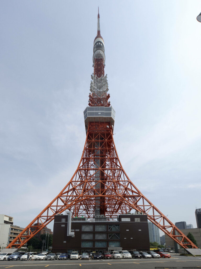 Tokyo Tower Wallpaper: Urban Landscape with Iconic Structure & Cars