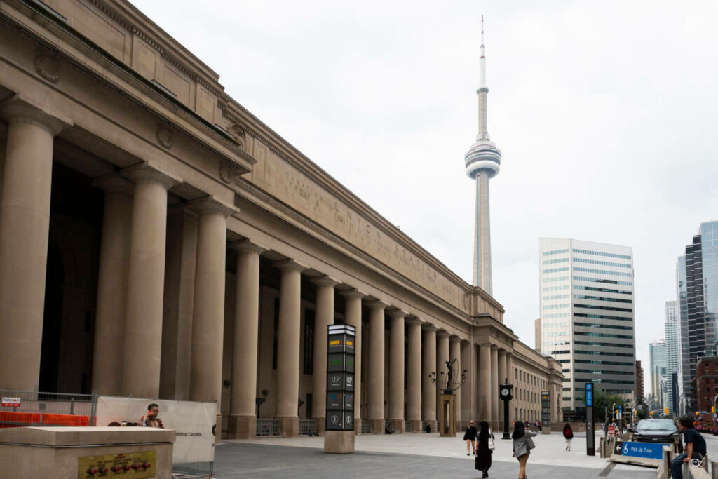 Union Station Wallpaper: Iconic Architecture & CN Tower Vibes